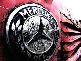 May 11 1924 Mercedes Benz Is Formed By Gottlieb Daimler And Karl Benz Merging Their Two Companies Mercedes Benz Logo Mercedes Mercedes Benz Classic