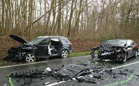 ﻿après un accident de voiture, l'assuré dispose de 5 jours ouvrés pour déclarer le sinistre, que le conducteur soit ou non responsable. Beton Bazoches Face A Face Mortel Sur La N 4 Le Parisien