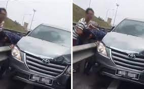 A scuffle that ensued following an accident at the north south expressway near bangi yesterday resulted in the death of syed muhammad danial syed, aged 29. Syed Muhammad Danial Syed Syakir Maut Selepas Bergelut Akibat Kemalangan Jalan Raya Malaysia Today