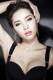 Cả hai yêu nhau được hai năm rưỡi trước khi quyết định cưới. PhÆ°Æ¡ng Trinh Jolie Sinh NÄƒm PhÆ°Æ¡ng Trinh Jolie Háº¹n Ho Diá»…n Vien Ly Binh