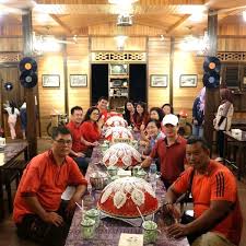 Kata mereka kali pertama makan dalam dulang. Mau Makan Nasi Bedulang Mampir Ke Resto Ini