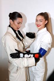J On Twitter In 2020 Gigi Hadid Bella Gigi Hadid Gigi Style