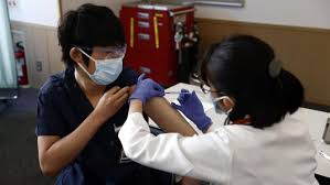 Sólo el día que todos los seres humanos estemos vacunados contra el coronavirus. Japon Empieza A Vacunar Contra La Covid 19 A Seis Meses De Los Juegos Marca