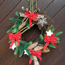 Si estás buscando decoraciones navideñas para puertas de entrada llegaste al lugar indicado. Ideas Originales De Puertas Decoradas De Navidad Adornos Navidenos