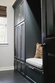 The forest modern mudroom is a beauty to be seen with black shiplap walls, black cabinets and beautiful brick today i'm giving you the first look at our black mudroom with brick herringbone floors. Einbaumobel Flur Einbauschranke Dunkel Mit Sitzbank Fur Eingangsbereich In 2020 Mudroom Cabinets Mudroom Decor Mudroom Design