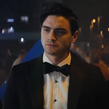 After 𝘿𝘼𝙃𝙈𝙀𝙍 and 𝑻𝑯𝑬 𝑴𝑬𝑵𝑬𝑵𝑫𝑬𝒁 𝑺𝑻𝑶𝑹𝒀, Ryan Murphy's  controversial anthology series MONSTERS is returning for a 3rd season with  𝗘𝗗 𝗚𝗘𝗜𝗡 And the cast has now been revealed: 😱 Laurie Metcalf as