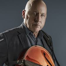Mark Knopfler Shares New Song, "Back On the Dance Floor"