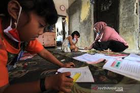Pada hari guru, anda bisa memberikan surat atau ucapan selamat hari guru untuk pengajar kesukaan anda. 20 Kalimat Bijak Ucapan Selamat Hari Guru Nasional 2020 Sosok Pelita Dalam Kegelapan Indozone Id