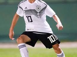 In the game fifa 21 his overall rating is 87. Bayern Munich Signs Six Pack Of U 19 Players To Contract Extensions Bavarian Football Works
