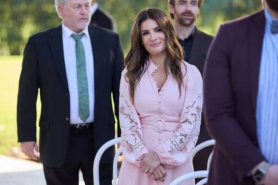 Surprise: This new male lead in Home And Away is actually the husband of  the actress... [https://news.familynews2.com/surprise-this-new-male-lead-in- home-and-away-is-actually-the-husband-of-the-actress /](https://news.familynews2.com/surprise-this-new ...