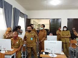 Ukm menawarkan pelbagai kursus seperti sarjana muda sains, sarjana muda sastera( komunikasi, psikologi, dan lain2) diploma pendidikan bermula sesi 1995/96. Pembelajaran Jarak Jauh Harus Tetap Menguatkan Karakter Siswa Media Center Isen Mulang Palangka Raya