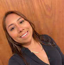 Mi amor me pagas unas uñas?