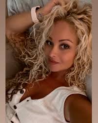 𝕂𝕣𝕪𝕤𝕥𝕒𝕝 𝕄𝕠𝕟𝕚𝕤𝕖𝕣𝕒