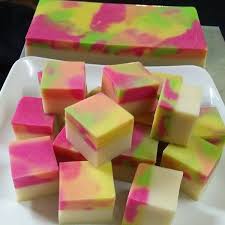 Puding Roti Pelangi In 2020 Roti Fruit Gardenia