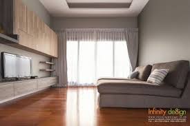 ห องน งเล นช น 2 บรรยากาศในห องมาในโทนสบายๆ มองไปท บานกระจกด านข าง เล อกตกแต งด วย ม านจ บ ส คร ม พร อม ม านโปร ง ตกแต งบ าน