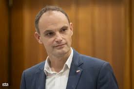 Konec prihodnjega tedna z ustanovnim kongresom na politični parket stopajo  Logarjevi Demokrati (ozadje)