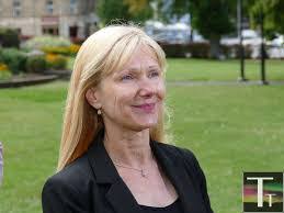 Lara Alexander's Instagram, Twitter & Facebook