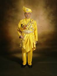 Sultan muhammad v married tengku zubaidah binti tengku norudin bin tengku muda née kangsadal pipitpakdee member of the pattani royal family on 15 november 2004. 9 Kings And Queens Of Malaysia Do You Know Them All Tallypress