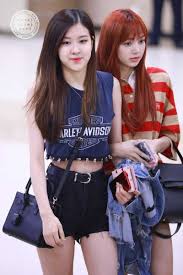 Rosé revealed that she had never danced in her life before joining yg entertainment. Blackpink Rose Lisa Airport Fashion 7 August 2017 Gimpo 2