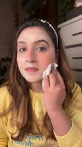 FACE PRIMER Benefits👇👇 • Fills Open Pores • Smoothes Fine lines &  Wrinkles • Get best Skin before Foundation • Oil Free & Matt • Minerals  Included • Makes your Makeup, Smoother