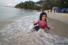 Dan jumlah pengunjung juga tidak sebanyak pantai no. Seronoknya Main Air Di Pantai Blue Lagoon Port Dickson Xplorasi Destinasi
