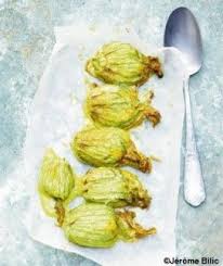 Fleurs De Courgettes Farcies Pour 4 Personnes Recettes Elle A Table Recette Fleur De Courgette Farcie Recettes De Cuisine Fleurs De Courgettes