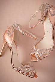 Cuir lisse, vernis, velours ou pailleté. Le Top 10 Des Chaussures De Mariee Qui Brillent De Mille Feux Mariage Com Chaussures Mariee Chaussure Mariage Chaussures De Princesse