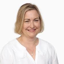 Dee Marshall (@DeeMarshallSays)