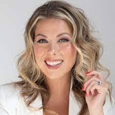 Ashley Archambault's Instagram, Twitter & Facebook