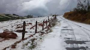 Nos mês de junho, ocorreu a formação de geadas em 11 municípios gaúchos, resultado de uma massa fria proveniente da argentina. Onda De Frio Que Fez Nevar Em Minas Vai Derrubar Temperaturas No Pais Veja