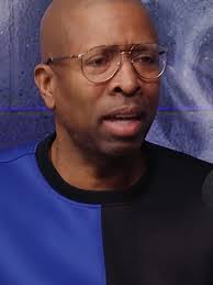 Kenny Smith Joins Fans in San Antonio for 2025 NCAA