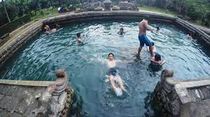 Candi umbul adalah nama situs purbakala berupa pemandian air hangat yang berada di desa kartoharjo, kecamatan grabag cagar budaya situs candi umbul yang terletak di desa kartoharjo kec grabag kab magelang adalah salah satu aset wisata di. Berada Di Tengah Perbukitan Sejuknya Pemandian Air Hangat Di Candi Umbul Magelang Tribun Jateng
