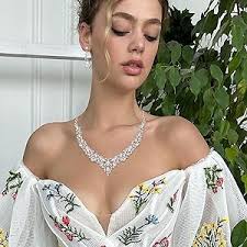 EVER FAITH Gioielli da sposa per donna, collana a grappolo in Cristallo  Goccia austriaco, orecchini pendenti, bracciale con link Bianco Argento  fondo : Amazon.it: Moda