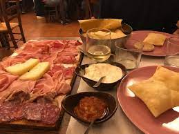 Check spelling or type a new query. Spettacolare Foto Di Lambrusco Crescentine Tigelle Bologna Tripadvisor