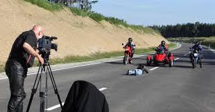 Engel mit schmutzigen flügeln ist ein deutsches filmdrama des regisseurs roland reber aus dem jahr 2009. Bild Von Engel Mit Schmutzigen Flugeln Bild 12 Auf 19 Filmstarts De