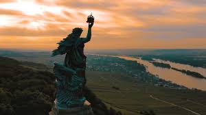 Huge collection, amazing choice, 100+ million high quality, affordable rf and rm images. Imagefilm Dreharbeiten Sonnenaufgang An Der Germania In Rudesheim Niederwalddenkmal