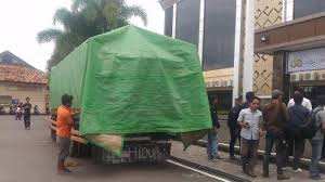 Harga borongan bangunan terbaru 2021 berikut bahan maupun tanpa bahan material memang sering menjadi pertanyaan yang umum. Baru Merintis Pengusaha Bahan Bangunan Asal Pesawaran Tergiur Semen Murah 400 Sak Halaman All Tribun Lampung