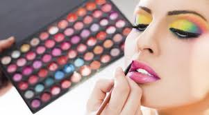 Make Up Der 80er Jahre Auffallig Und Schrill Lidschatten Ideen Schminkzeug 80er Jahre