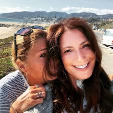 Tami Holzman (@queenconnector) • Instagram photos and videos