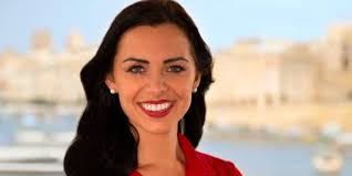 Natasha Hook's Instagram, Twitter & Facebook