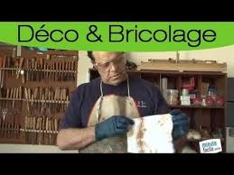 Si le bois est brut, le thé risque de le teinter ou de laisser des auréoles dues au séchage sur du bois ciré. Comment Nettoyer Un Meuble Sans Retirer Le Vernis Youtube