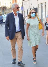 Per alcuni, la famiglia è semplicemente un gruppo di persone composto da genitori e figli che vivono insieme. Fregatene Degli Editori E Rispondi Solo Al Tuo Pubblico La Palomba E La Lezione Di Montanelli Dagospia