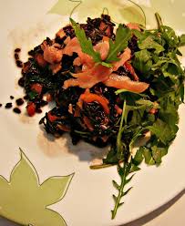 A renderla ancora più ricca e gustosa l'aggiunta di dadini di feta greca che danno quella sensazione di freschezza! Riso Nero Salmone E Rucola Tutta L Eleganza Del Gusto Riso Gallo