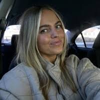 Savannah Bartlett's Instagram, Twitter & Facebook