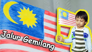 Bendera ini bercorak 14 garis (jalur) merah dan putih (melintang) yang sama lebar * rancangan kedua hampir mirip dengan reka bentuk pertama, tetapi 11 bintang pecah lima itu disusun dalam dua bulatan mengelilingi keris bersilang. How To Make Malaysia Flag Jalur Gemilang Diy Kenali Bendera Malaysia Youtube