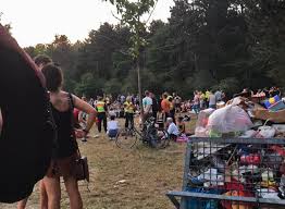 Five police officers were injured, two seriously, and a partygoer lost his hand when security forces tried to break up an illegal rave of some 1,500 people in western france, local officials said on saturday. Illegale Open Air Partys In Berlin Revolutioniert Corona Die Szene