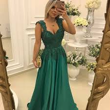 Imagem De Robe De Soiree Por Imene Vestidos Vestidos Glamourosos Vestido De Formatura Verde