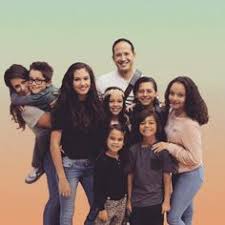 Stuck in the middle is optimal fare for families, as many of harley's issues will ring familiar for kids with any number of siblings, and parents can relate to her parents' harried efforts to keep the family seams together. Jenna Ortega And Stuck In The Middle Cast