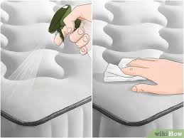 Wird ein blutfleck auf der matratze bemerkt, so sollte zunächst überprüft werden, ob es sich um frisches oder eingetrocknetes blut handelt. Eine Matratze Von Erbrochenem Reinigen 12 Schritte Mit Bildern Wikihow