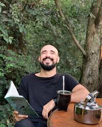 Maybe you would like to learn more about one of these? Abel Pintos Cerro La Semana Leyendo Un Libro Tomando Mates Y Sonriendo A Camara La 100